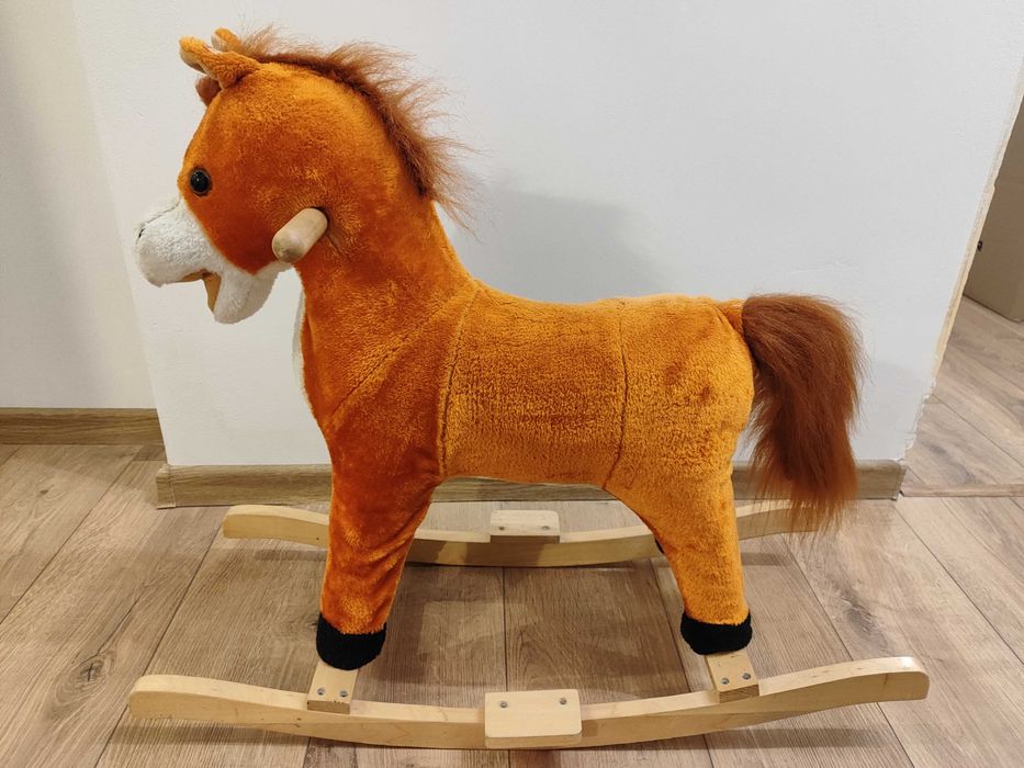 Koń na biegunach z sygnałem dźwiękowym