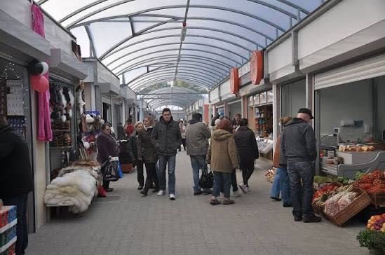 Stoisko na dużym bazarze narożne 12,5m