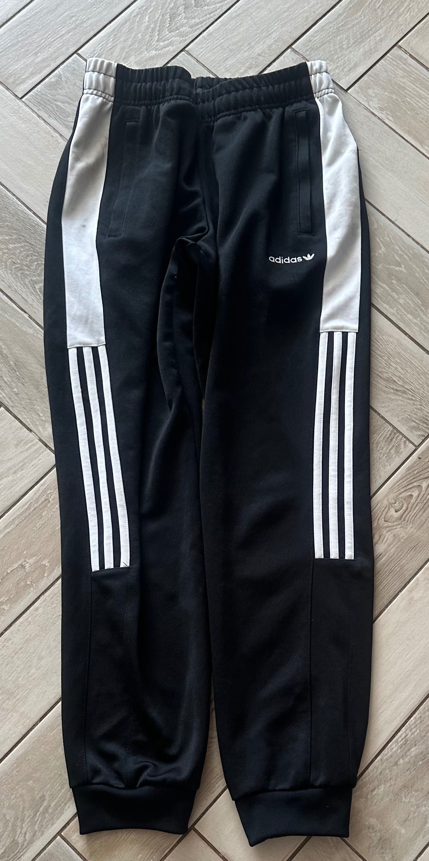 Spodnie dresowe Adidas S