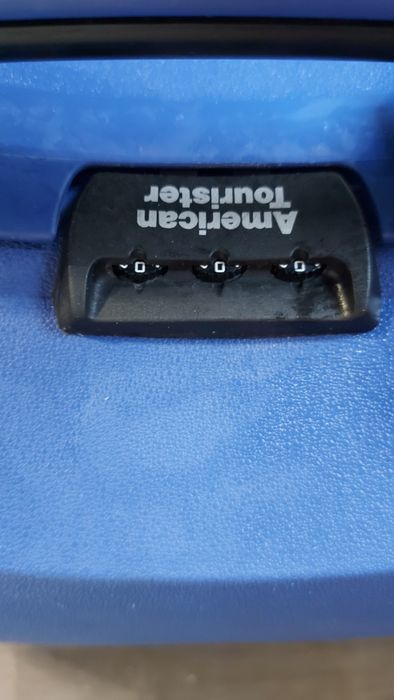 Чемодан дорожній Amerikan Tourister