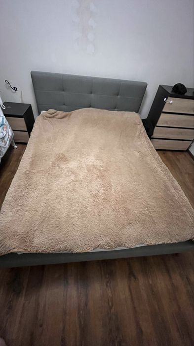 Двоспальне ліжко з матрасом