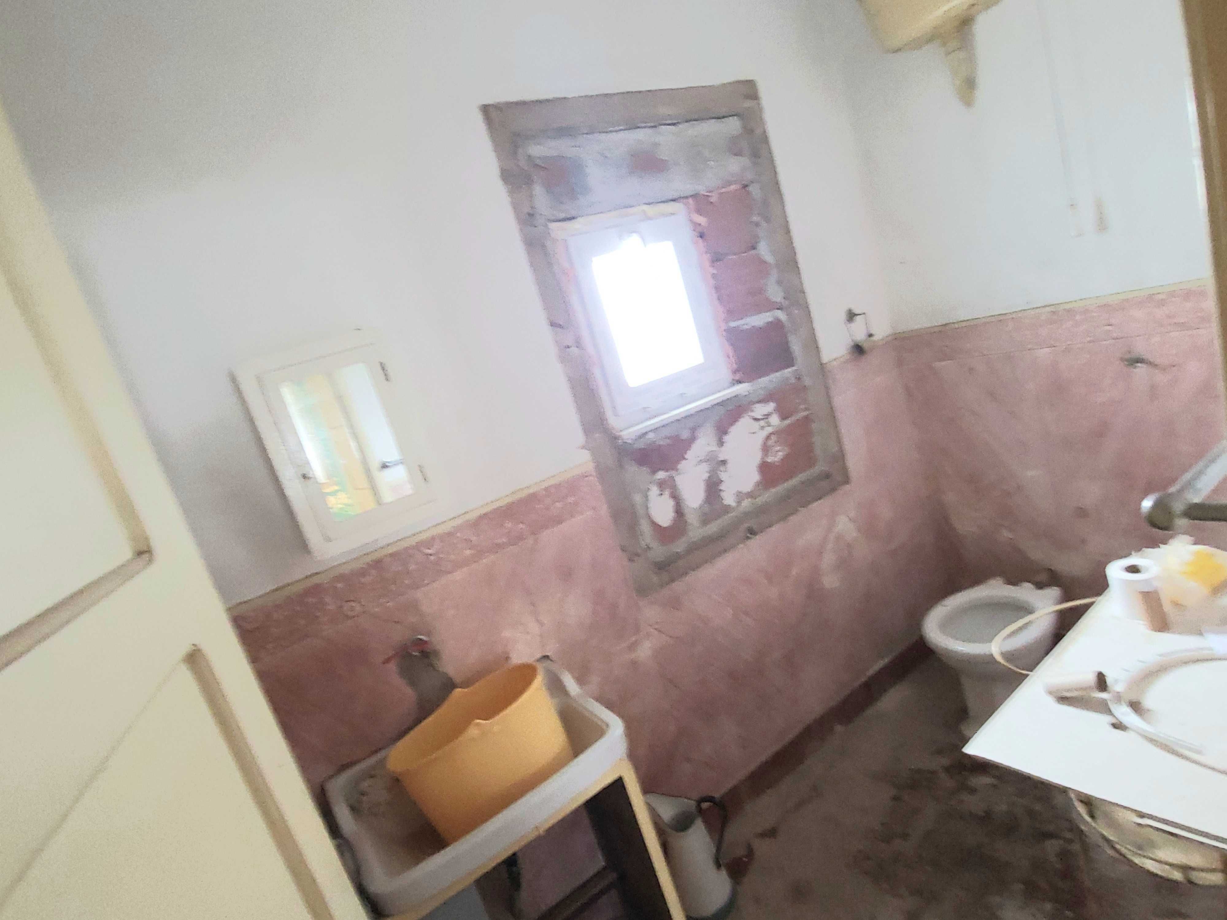 Moradia grande com terreno no Couço
