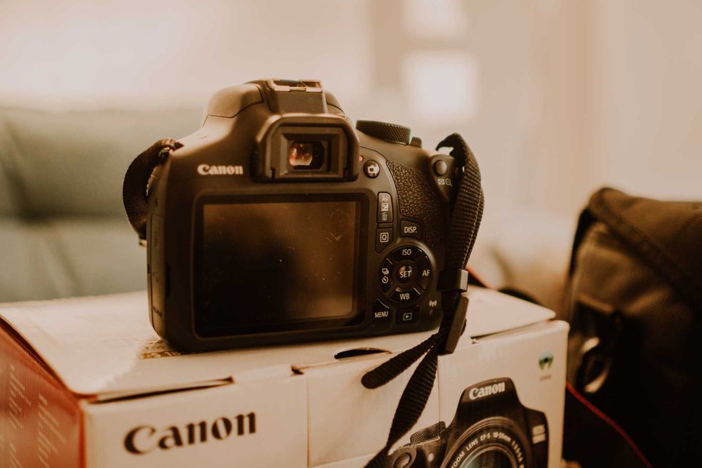 Sprzedam Canon EOS 1300D z dwoma obiektywami! + akcesoria