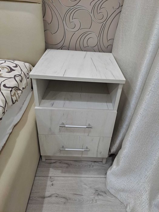 Кровать с матрасом, 2 тумбы, пуфик