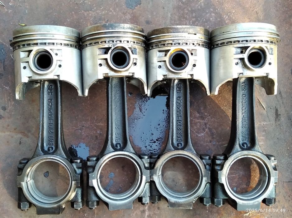 Поршні 76.8, з кільцями та шатунами ВАЗ 2101.