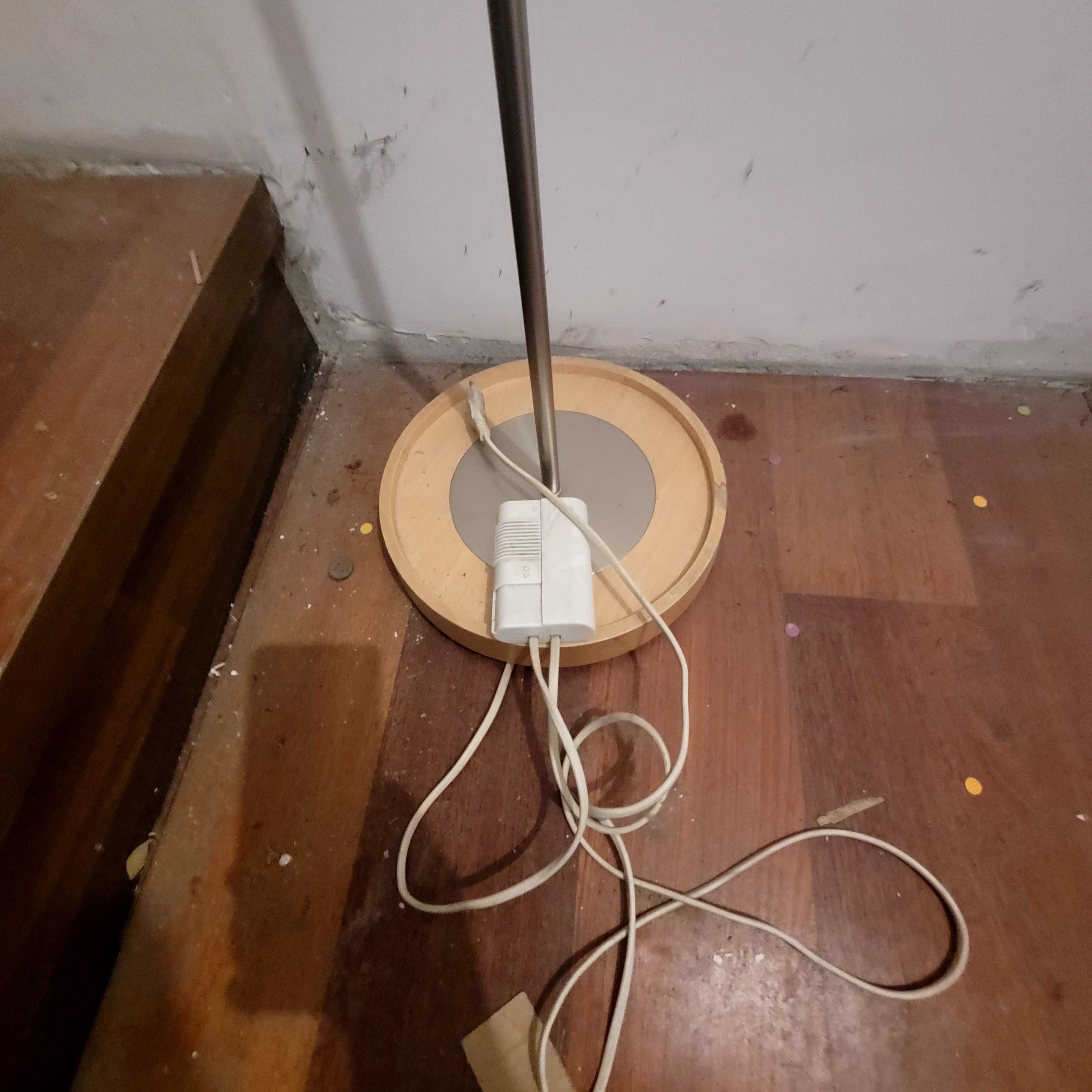Lampa podlogowa wolnostojąca
