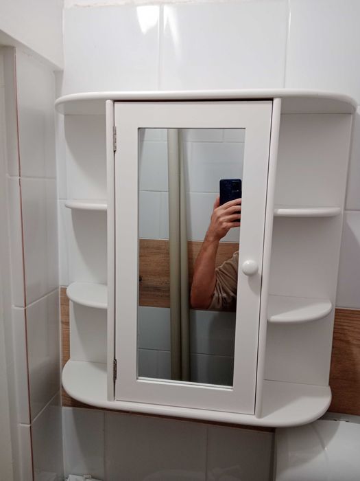 Szafka łazienkowa z lustrem