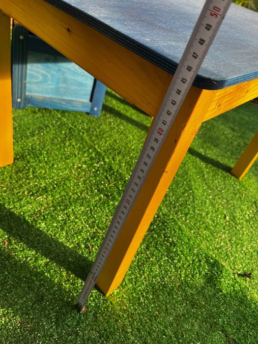 Stolik i krzesełka z półeczkami dla dzieci