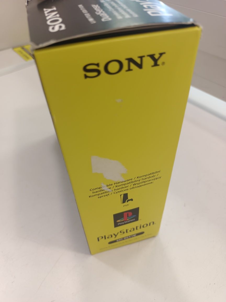 Sony DualSense 30th limited edition Komis Madej SC