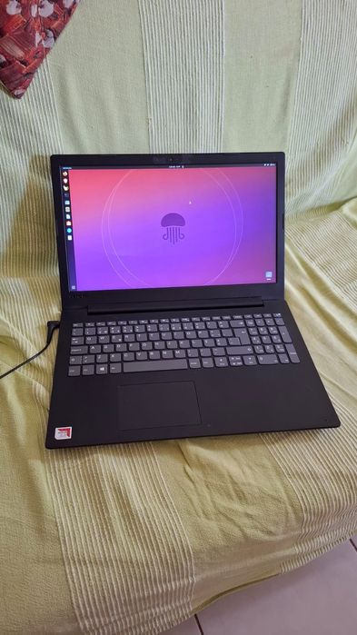 Portátil Lenovo v145-15AST AMD A4 / 4GB RAM / 256GB SSD