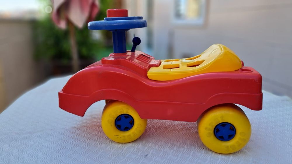 Carrinho com bozina e mudanças para crianças