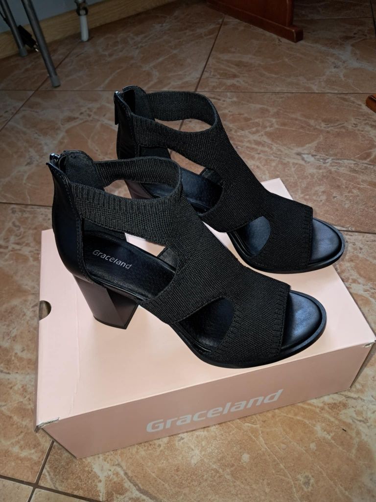 Buty na obcasie *NOWE*