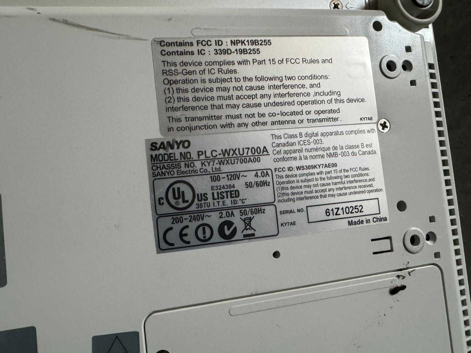 Rzutnik projektor Sanyo PLC-WXU700 telewizor