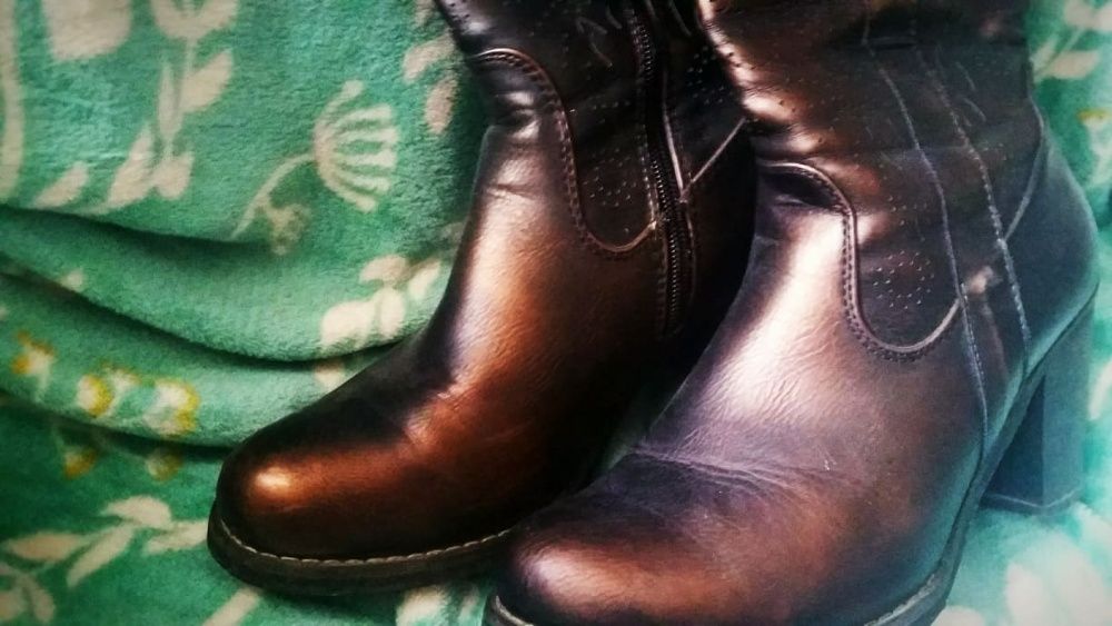 Vendo botas NOVAS de cano alto