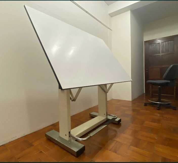 Mesa astiradador de desenho