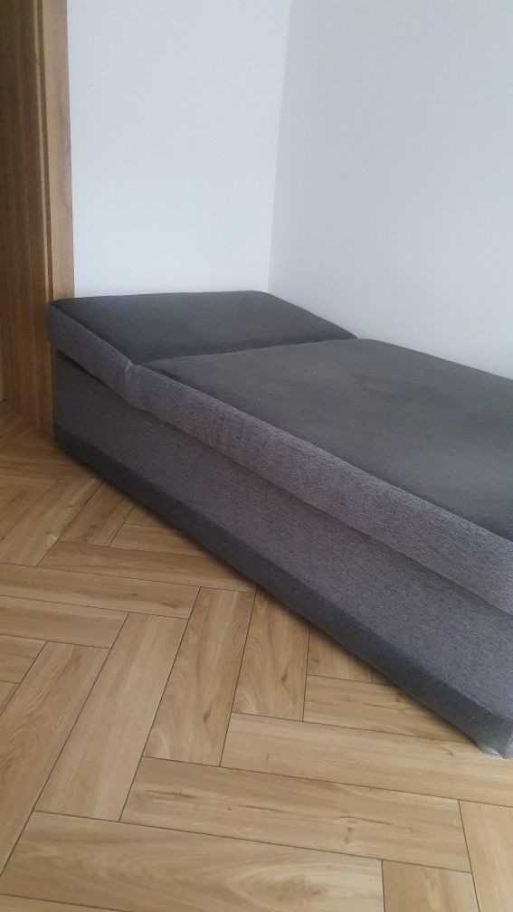 Tapczan z pojemnikiem