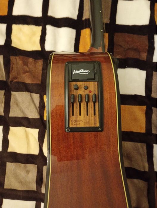 Классическая гитара Washburn