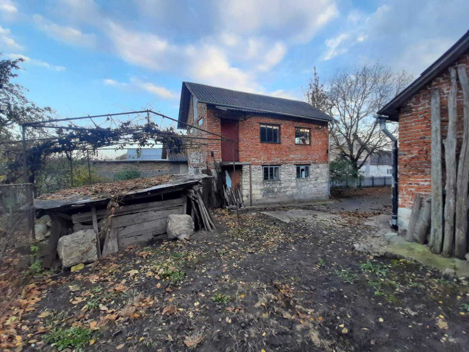 Великий цегляний будинок з гаражем та хлівом для хорошого Господаря!!!