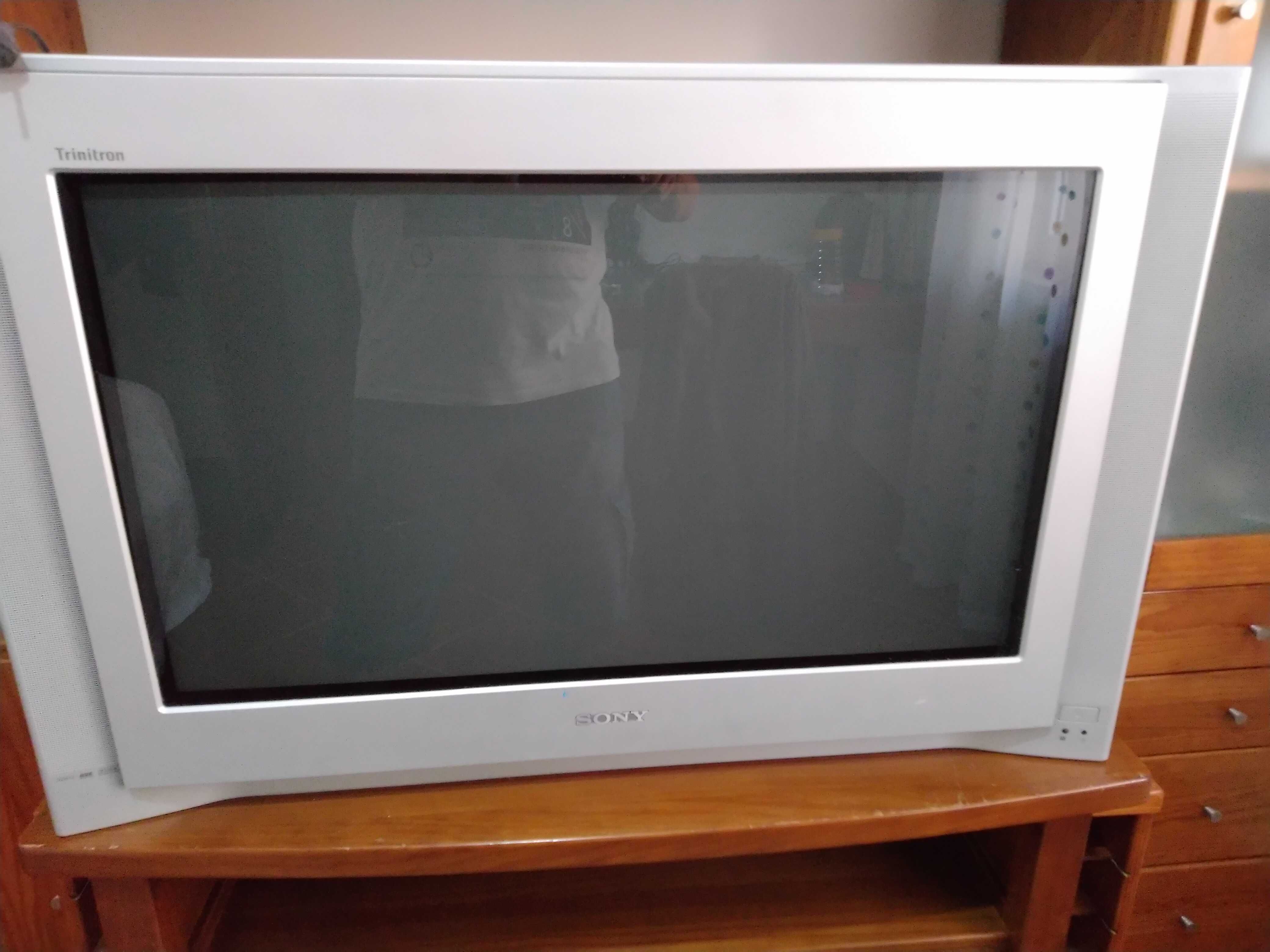 TV Sony de tubo, ecrã 32"