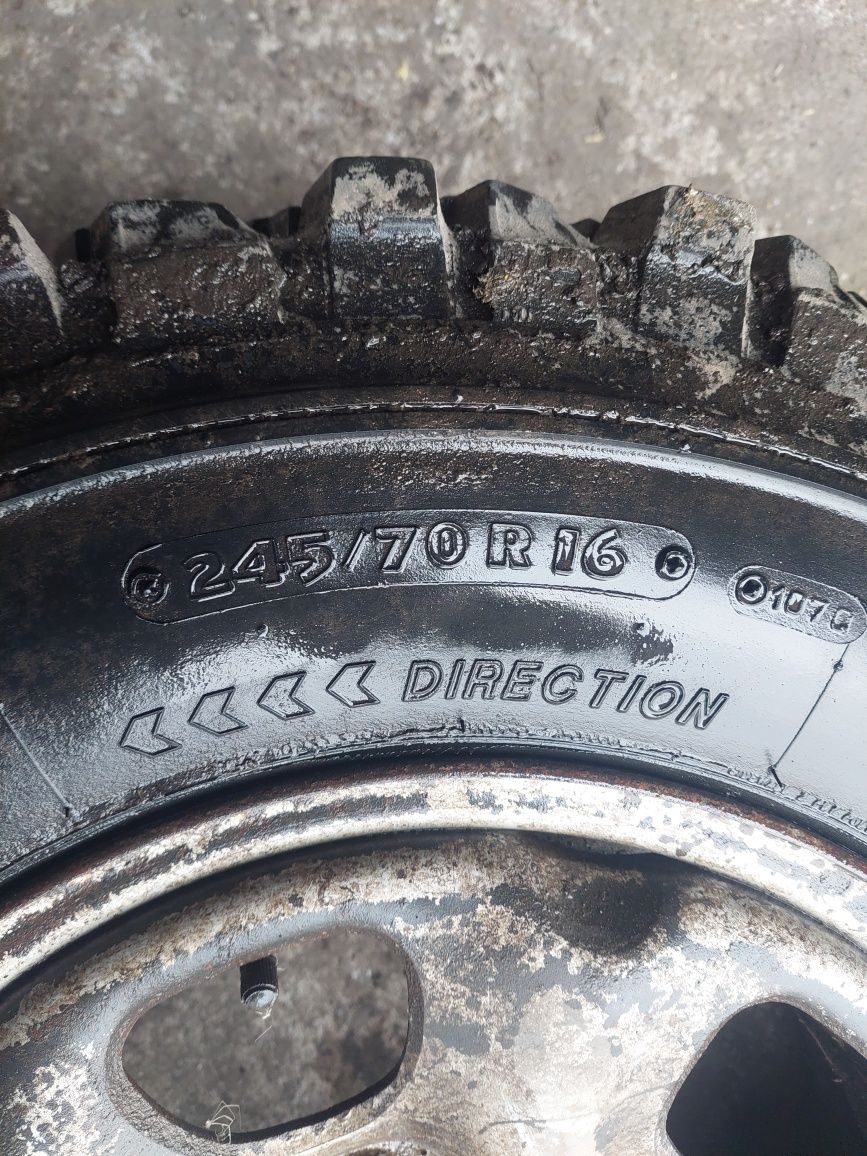 Продам скати з дісками 245/70R16