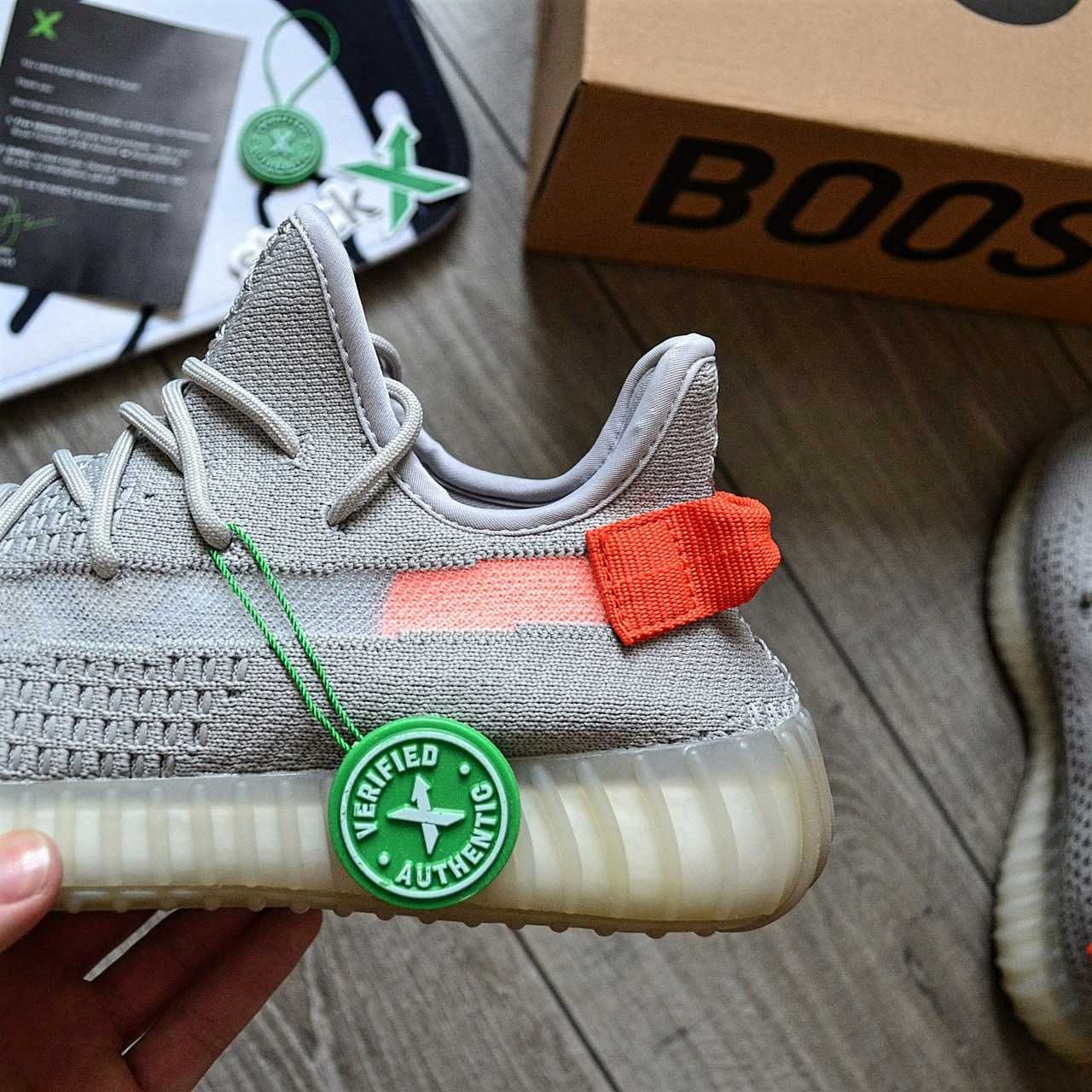 Buty Adidas Yeezy Boost 350 V2 'Tail Light'  rozmiar 36-45