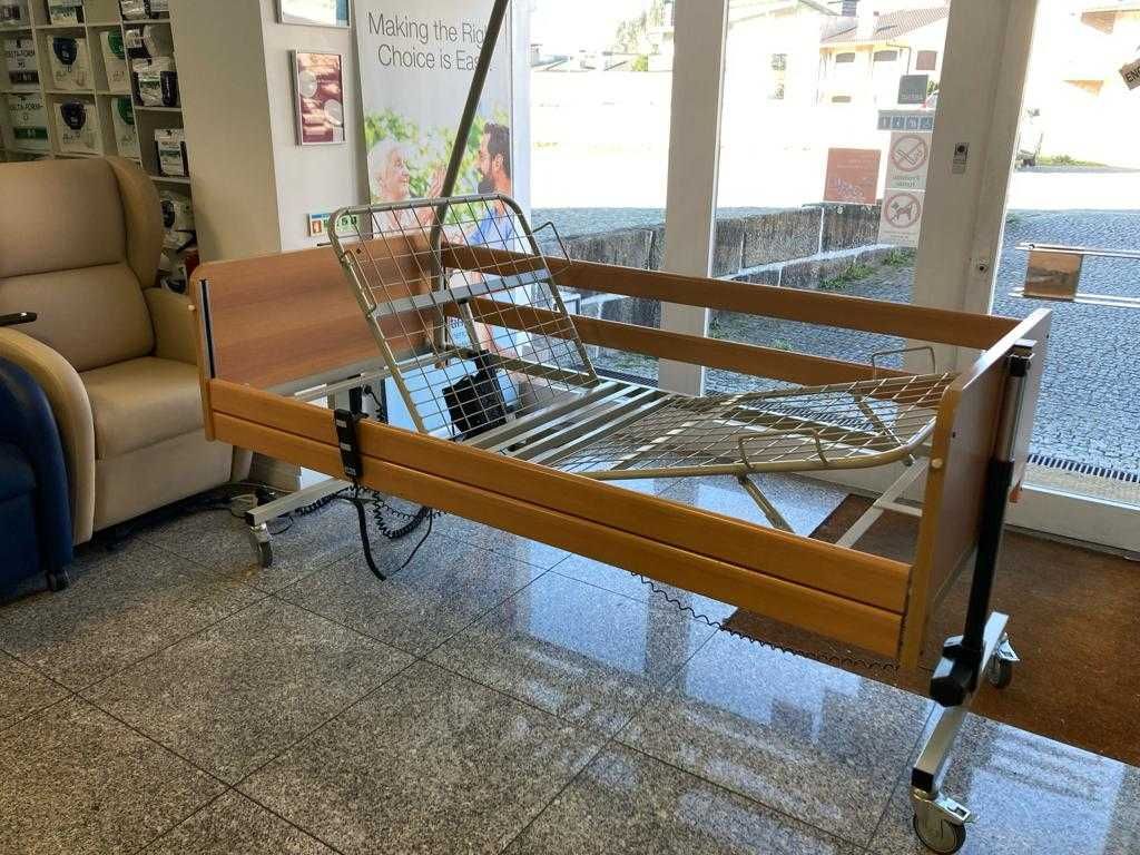 Cama articulada semi-nova com garantia, elevatória e elétrica