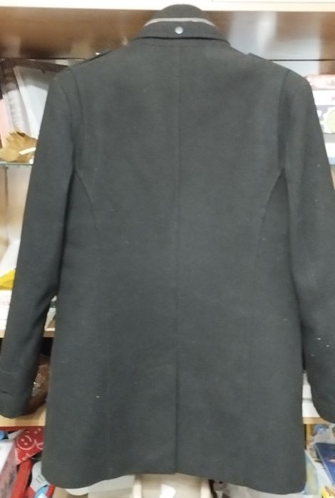 Чоловіче пальто чорного кольору