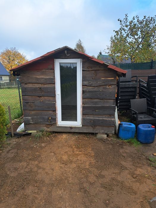 Domek ocieplony z elektryką 270/220