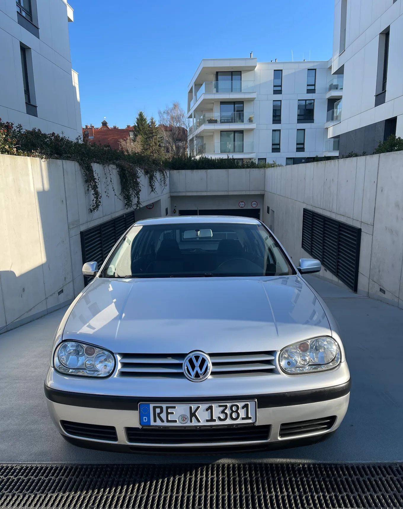 Volkswagen Golf 1.,9 2003 · 106 388 km