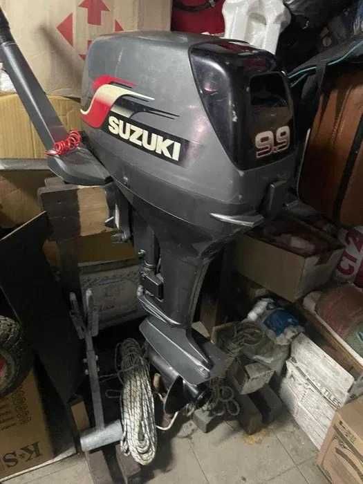 Човен з мотором SUZUKI DT 9.9, причепом та додатковим обладнанням.