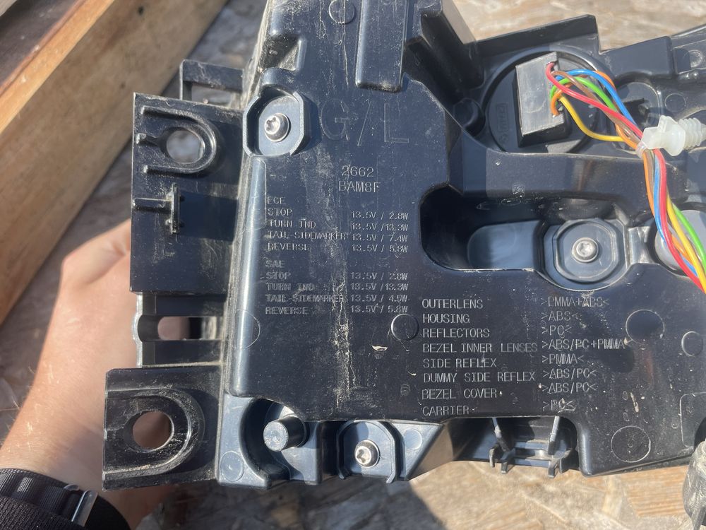 Lampa lewa Range Rover – oryginał, uszkodzona