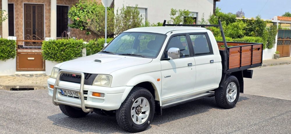 Mitsubishi L200 4x4 (230 mil km)ano 1999 a diese(caixa de madeira nova