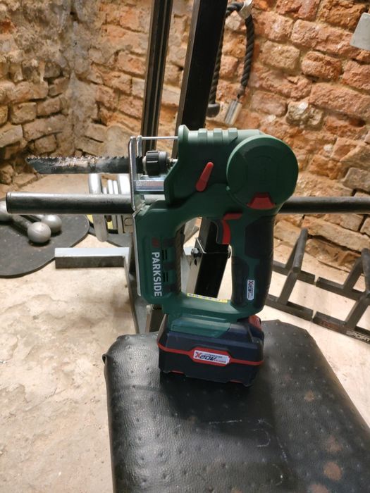 Wyrzynarka akumulatorowa plus piła szablasta Parkside 20v team walizka