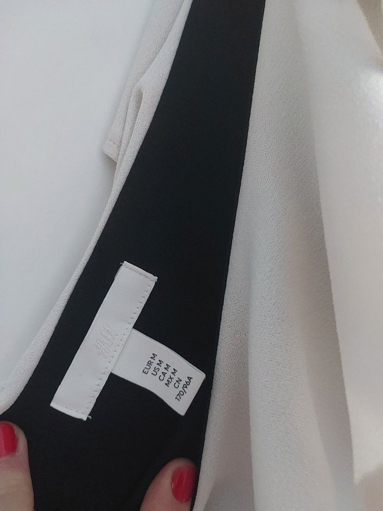 Kombinezon czarny z białą falbanką H&M elegancki