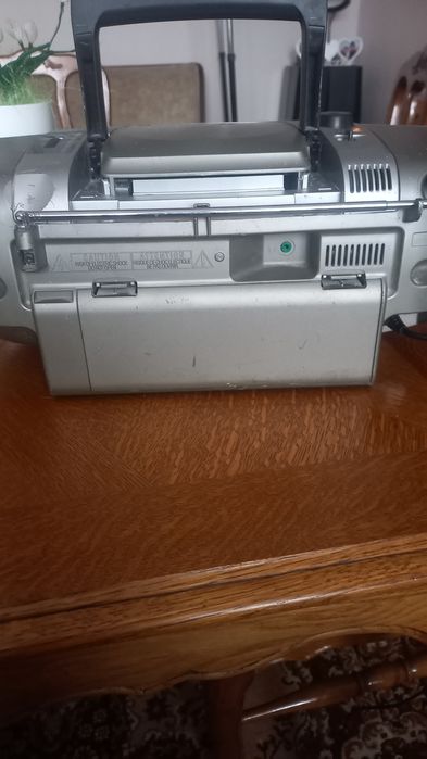 Radiomagnetofon tranzystorowy+cd Philips AZ 1010