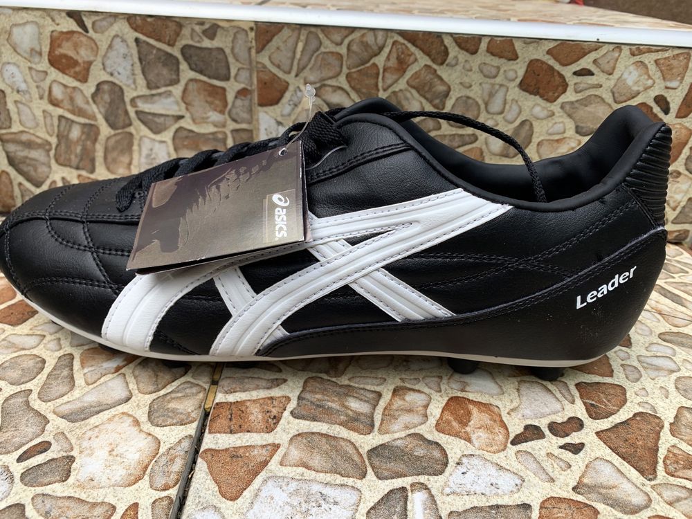 Бутсы asics leader