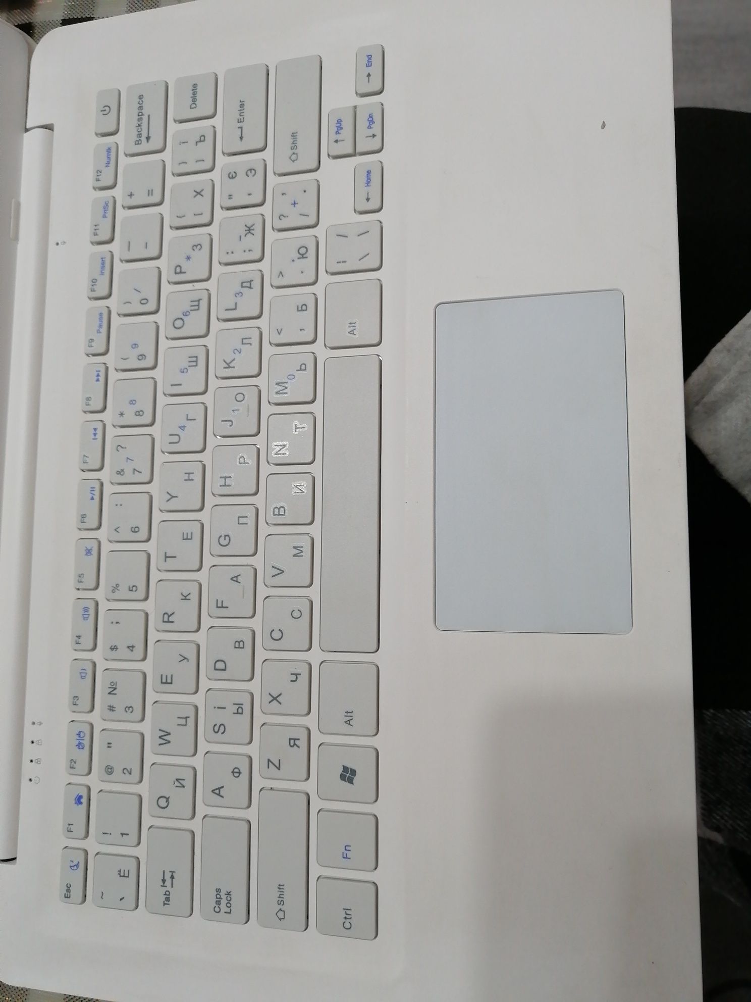 Ноутбук BRAVIS NB133 на запчасти