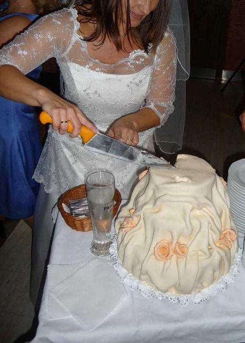 Romantyczna suknia ślubna z koronką i trenem rozmiar 40, wzrost 160cm