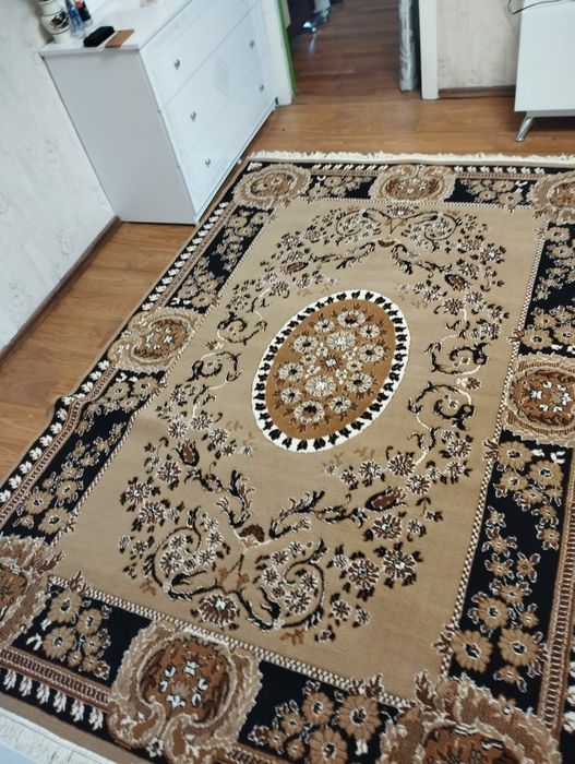 Ковёр 2.7 ×1.9 см.