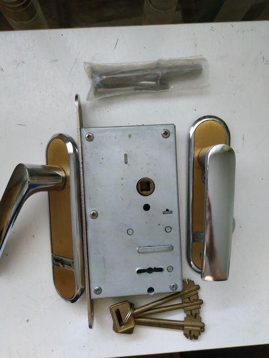 Замок армянский с ручкой.