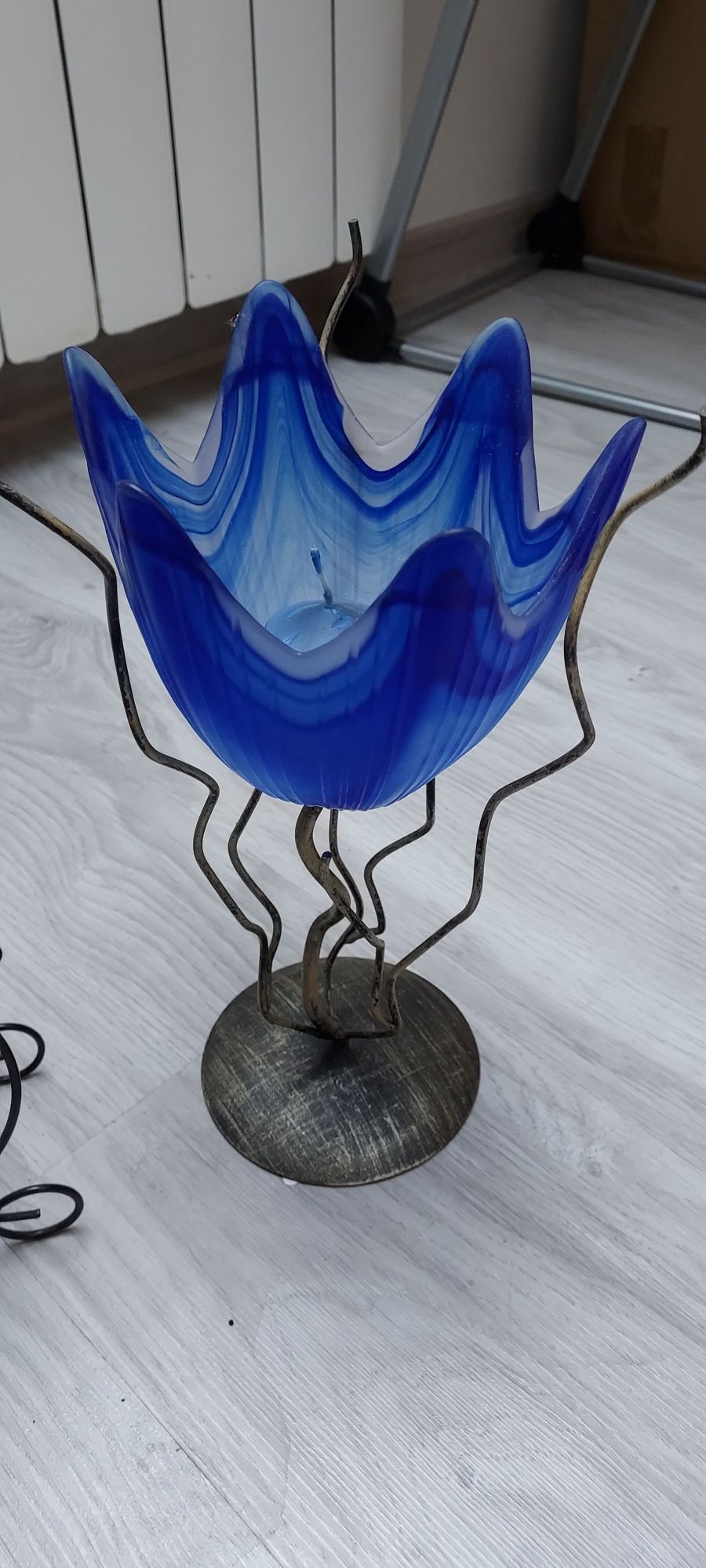 Zestaw niebieskich dekoracji wazon i świecznik