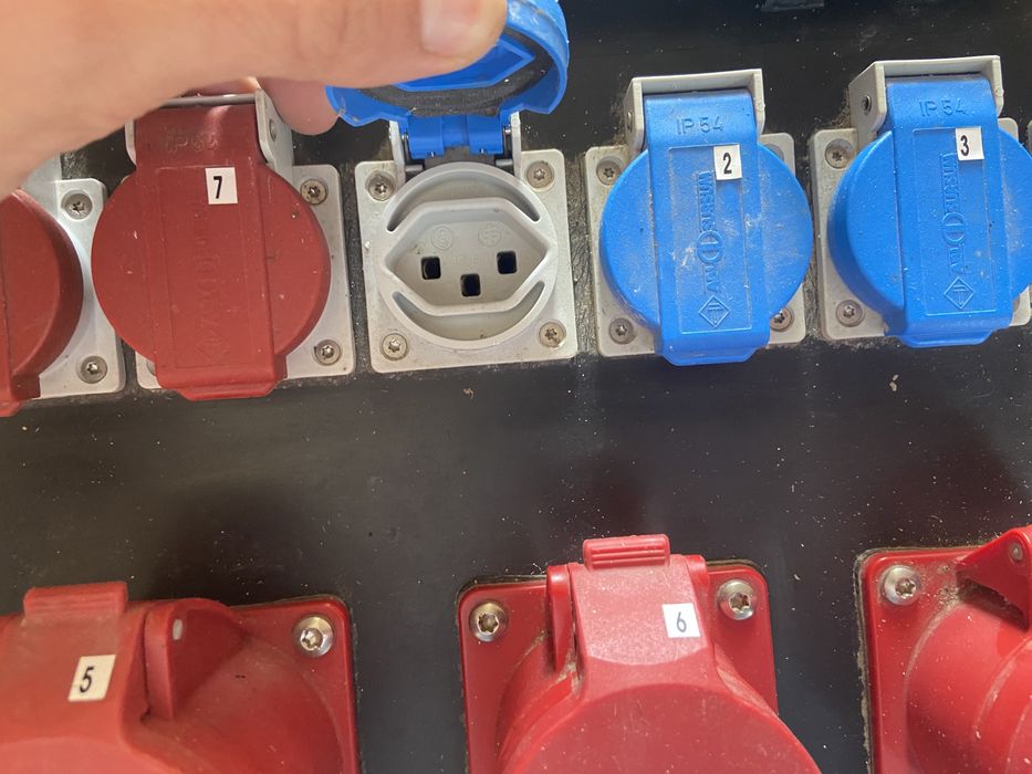 Caixa de luz trifásica