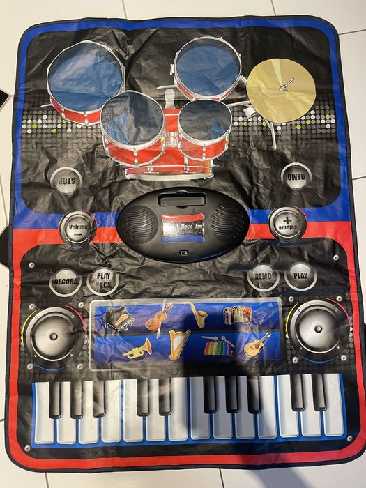 Mata muzyczna z perkusją