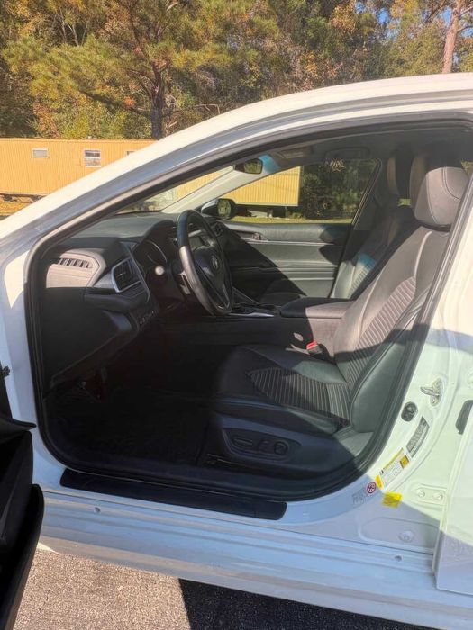 Toyota Camry SE      2018