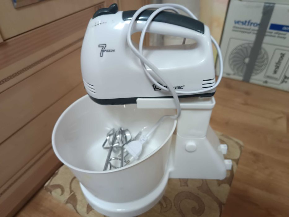 Стаціонарний кухонний ручний міксер з чашею та підставкою