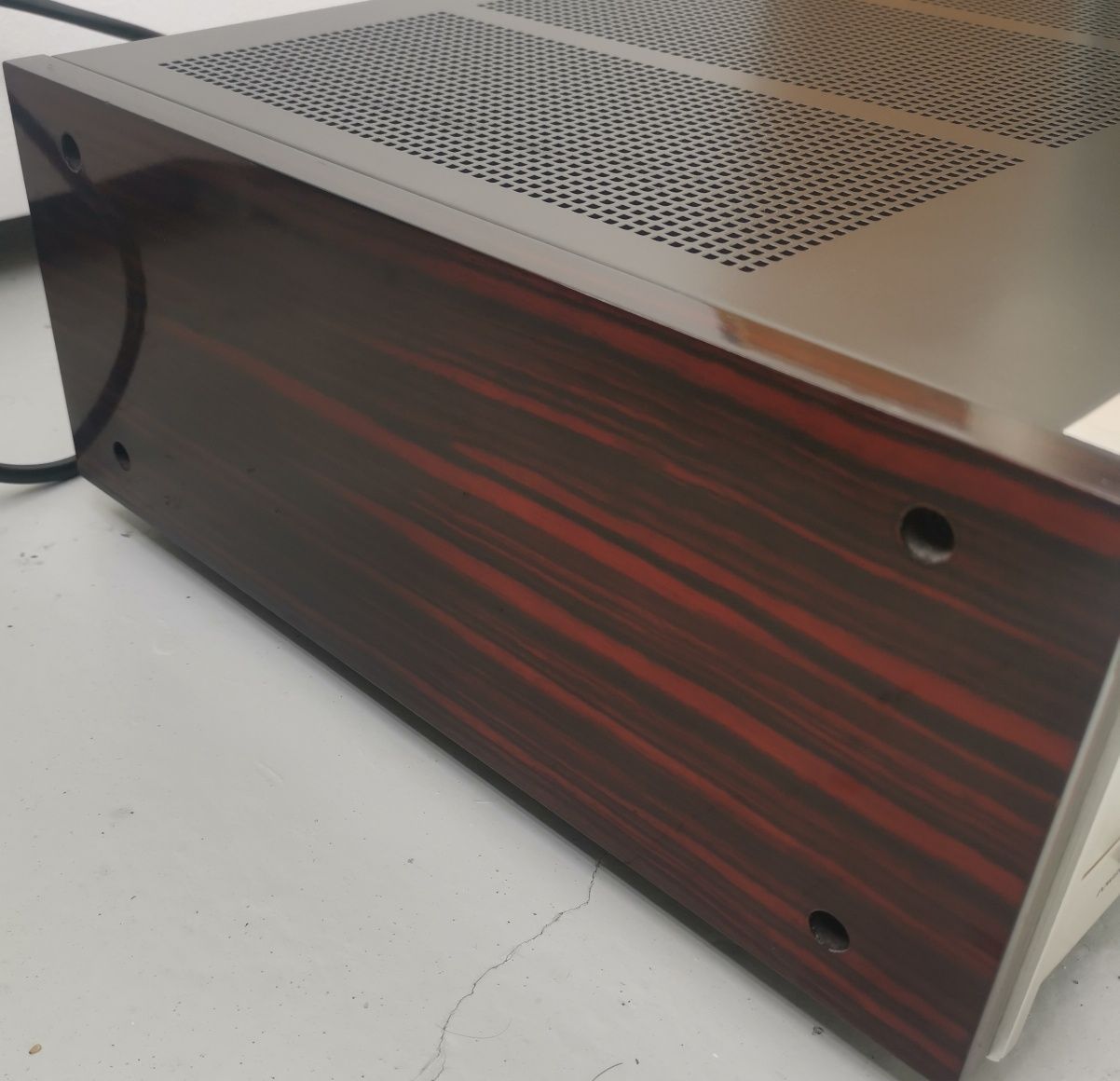 Accuphase E 305 wzmacniacz