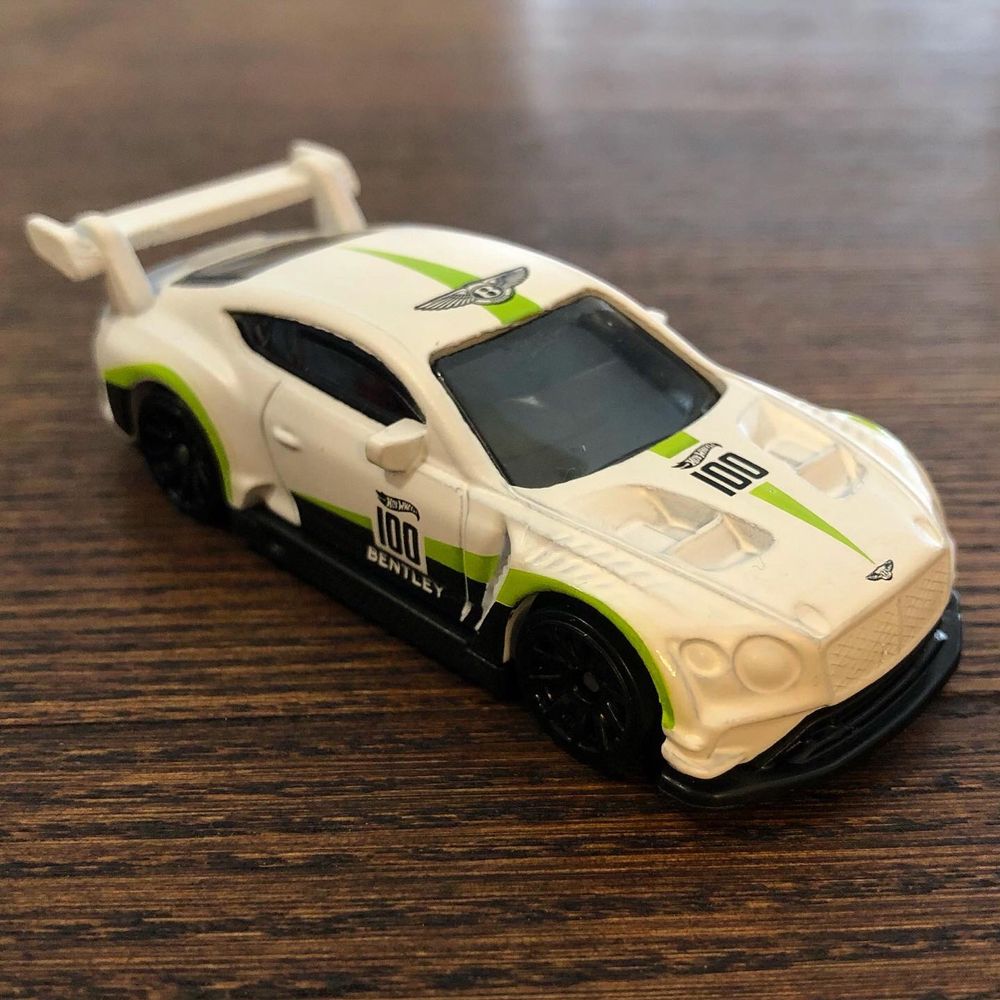 Hot Wheels 2018 Bentley Continental GT3