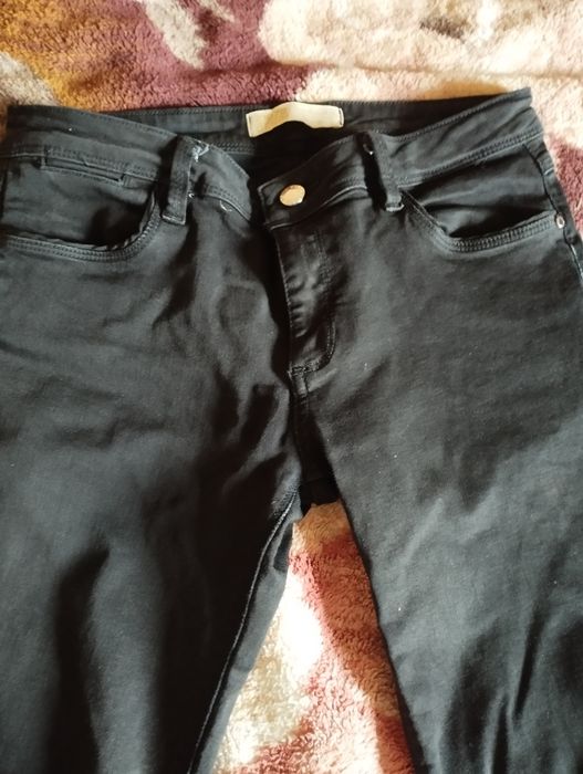 Чорні жіночі джинси