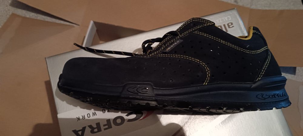 Sapatos de biqueira de aço (proteção)