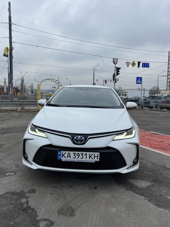 Продам Toyota Corolla hybrid 2019 официал на гарантии